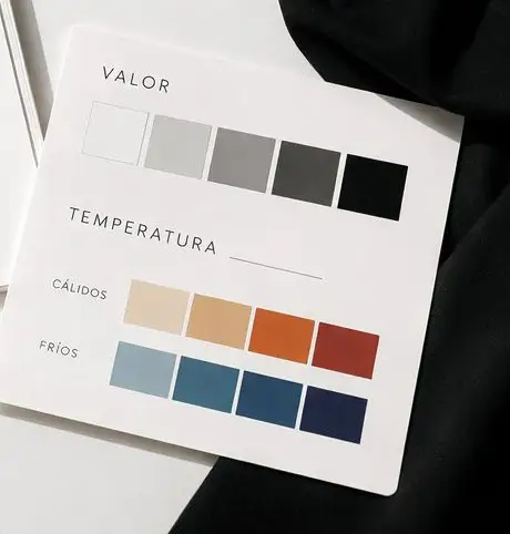 Ficha impresa con dos escalas: valor, del blanco al negro, y temperatura, con cuatro tonos cálidos y cuatro fríos.